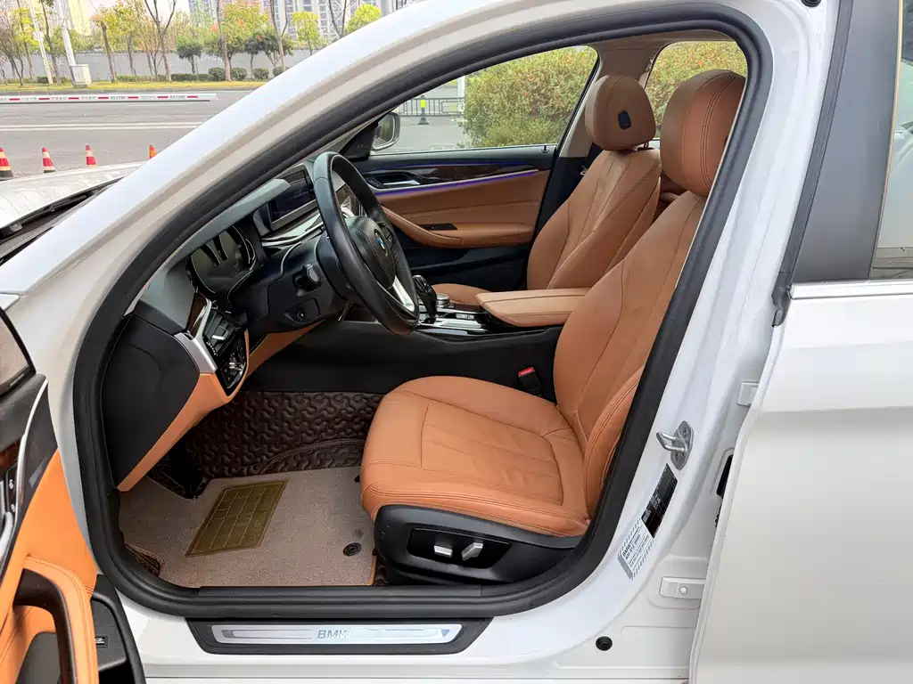 BMW 5 Series — миниатюра 9