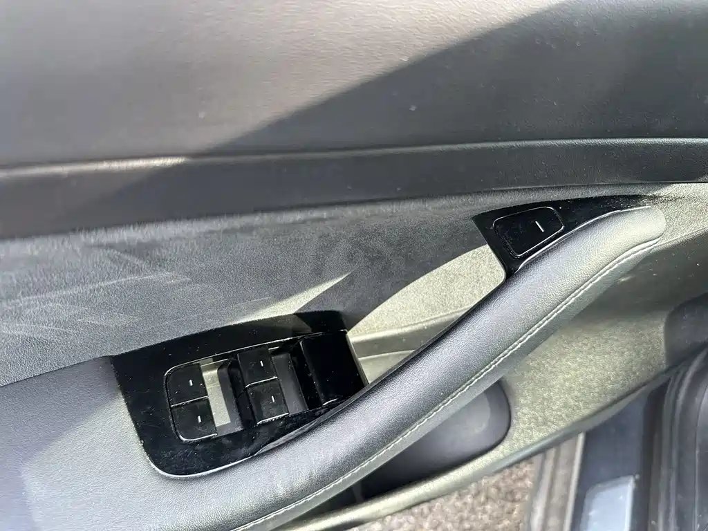 Tesla Model 3 — миниатюра 19