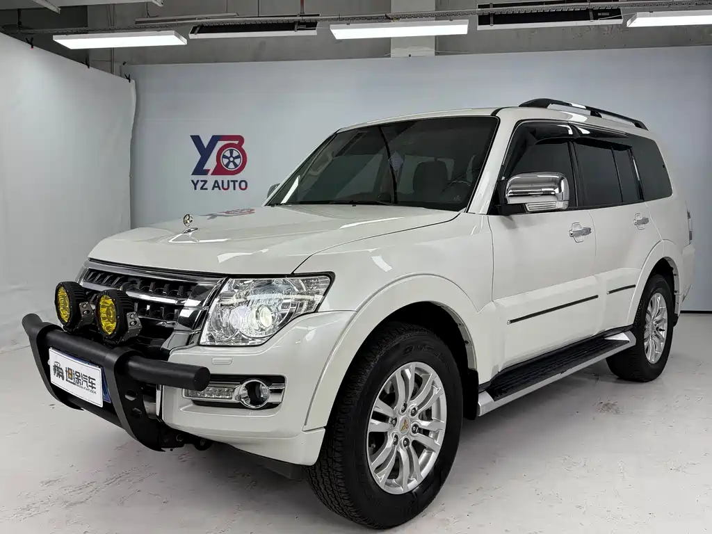 Mitsubishi Pajero (Import) 2019