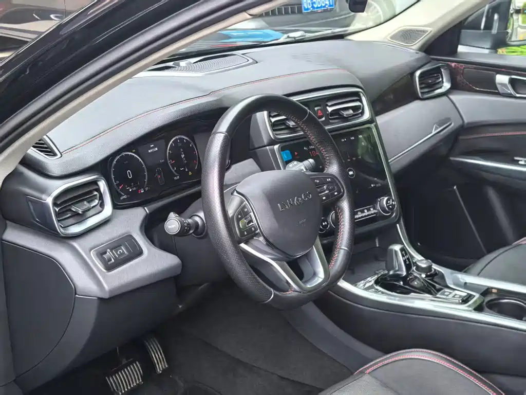 Lynk & Co 01 2.0T 4WD Dynamic Pro Edition, фото 14