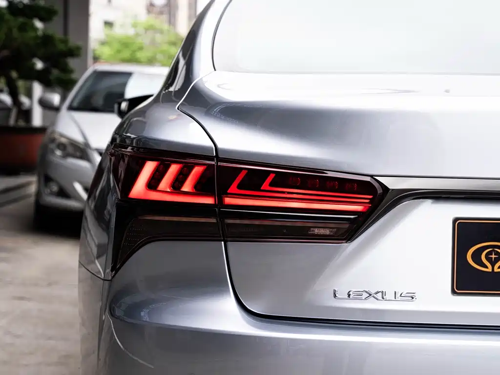 Lexus LS — миниатюра 7
