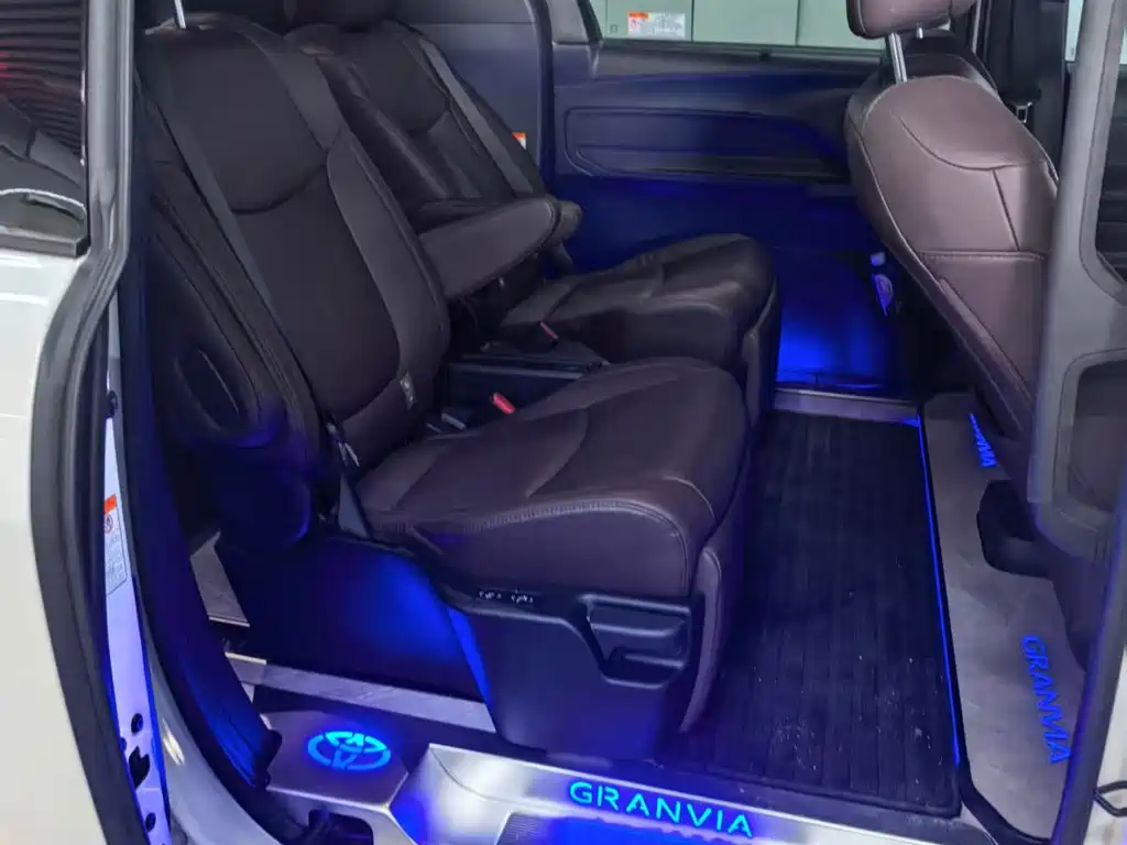Toyota Granvia — миниатюра 3
