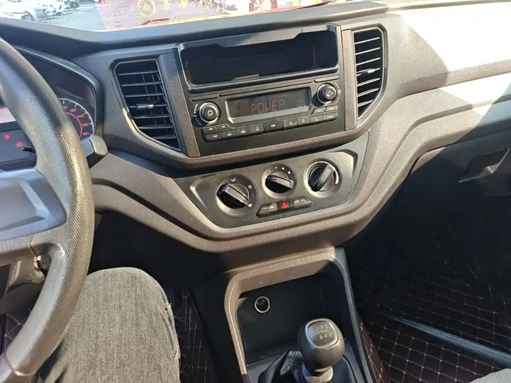 Wuling Hongguang V — миниатюра 13