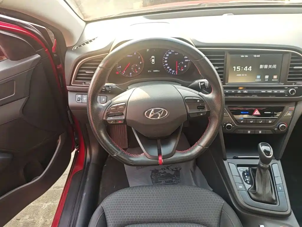 Hyundai Elantra — миниатюра 11