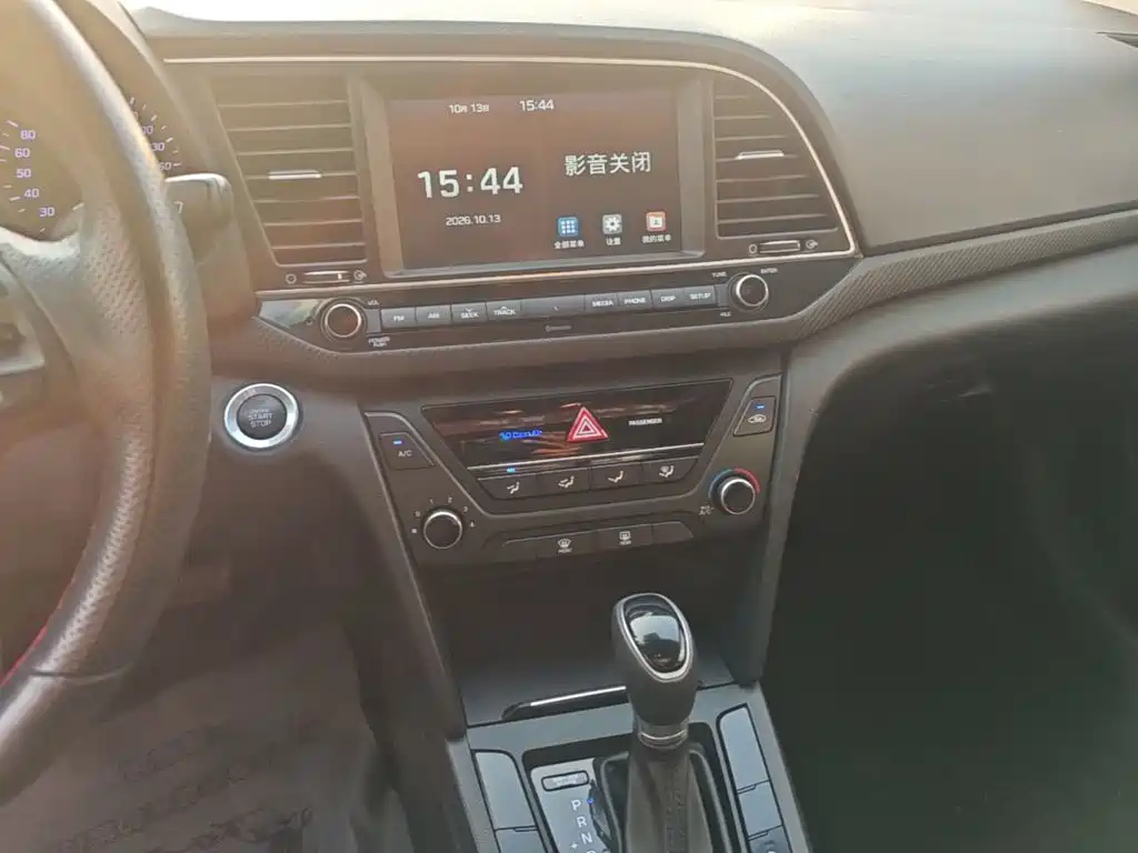 Hyundai Elantra — миниатюра 13