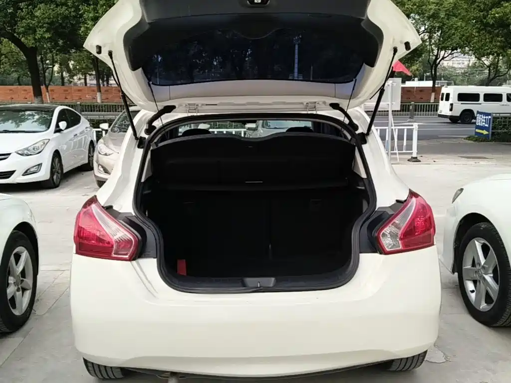Nissan Tiida — миниатюра 19