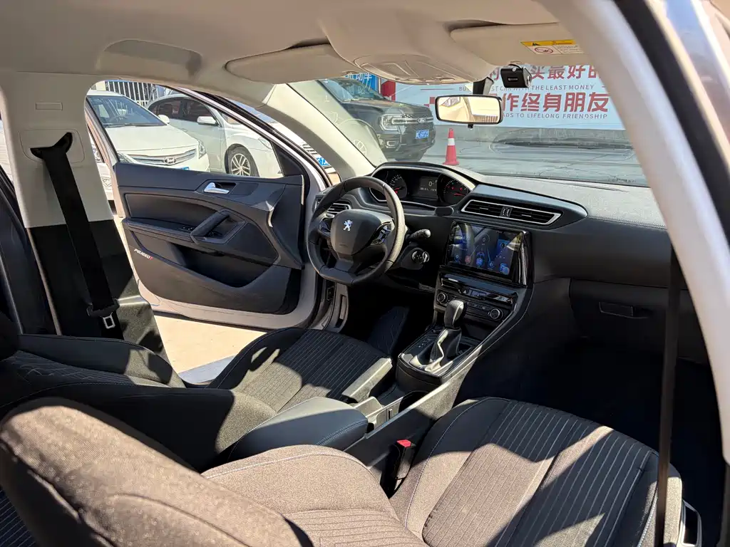 Peugeot 308 — миниатюра 7
