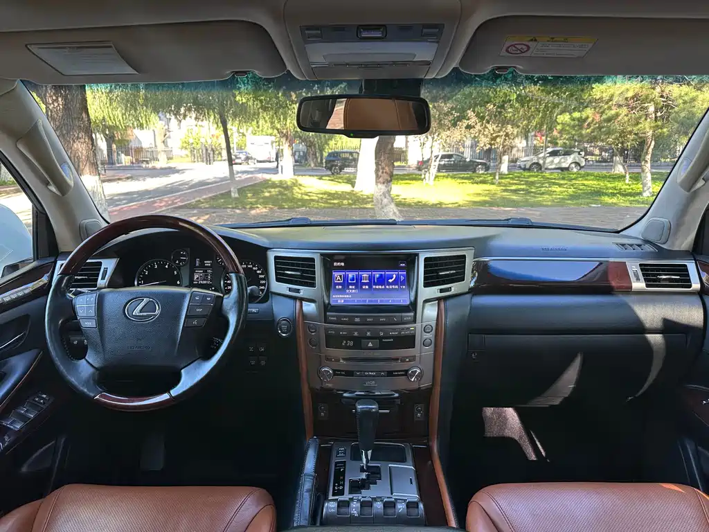 Lexus LX — миниатюра 23