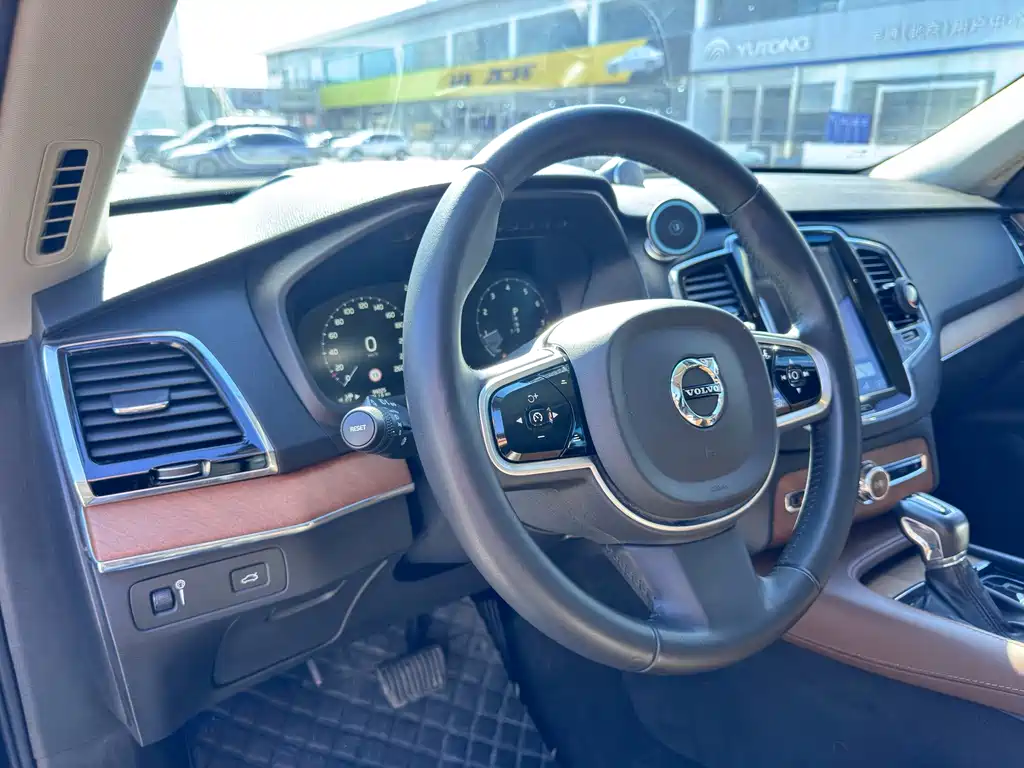 Volvo XC90 — миниатюра 12