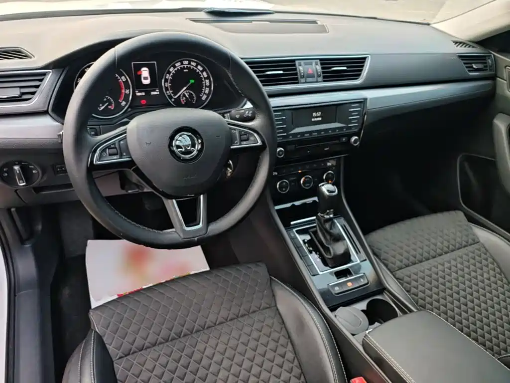 Skoda Superb — миниатюра 10