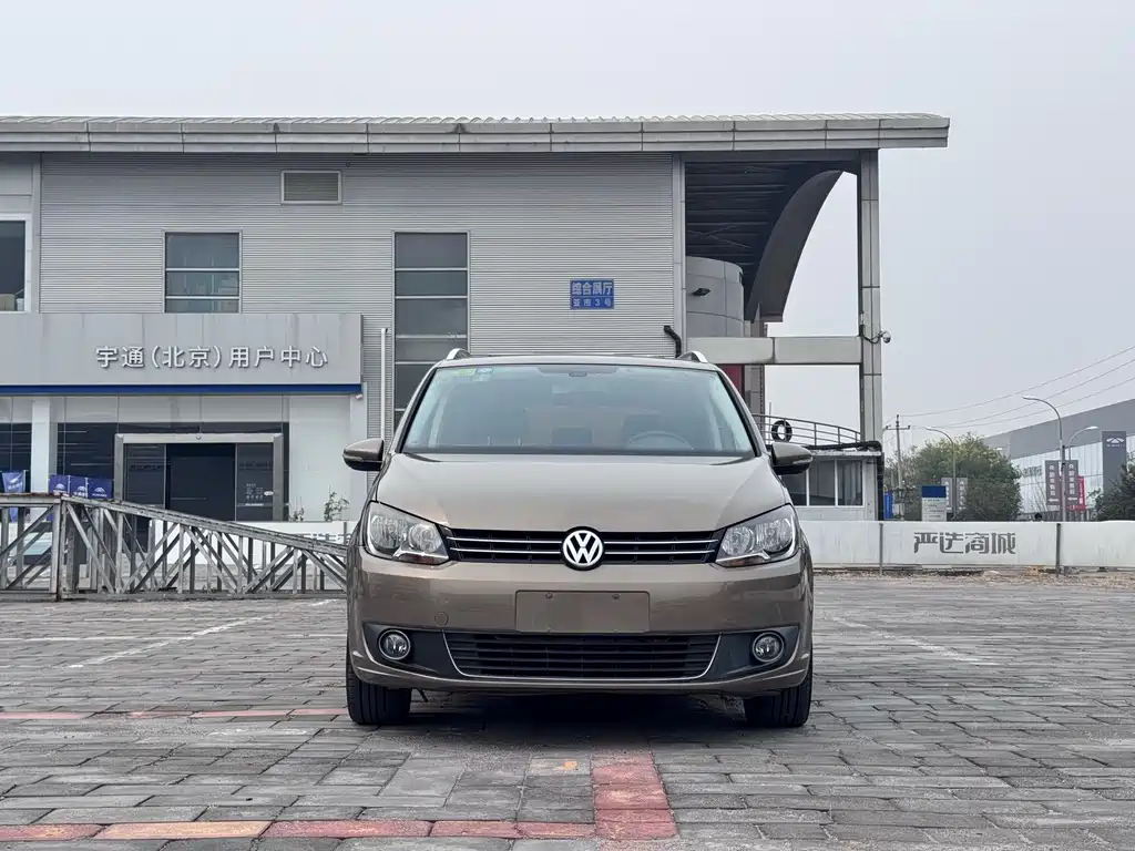 Volkswagen Touran — миниатюра 2