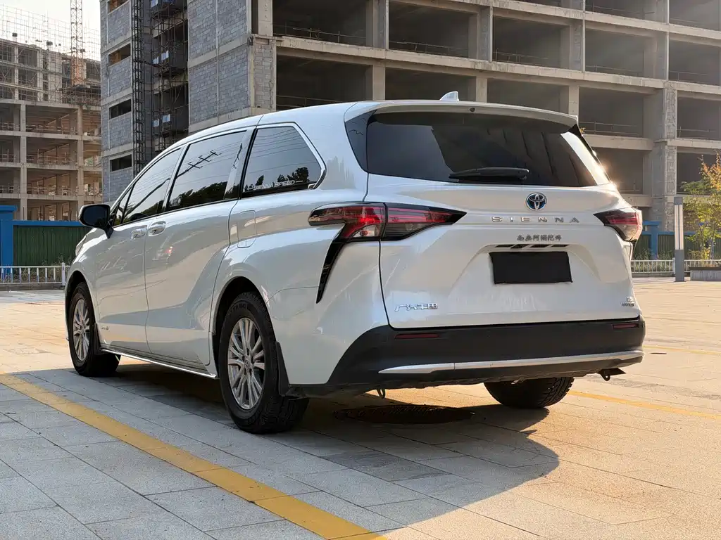 Toyota Sienna — миниатюра 13