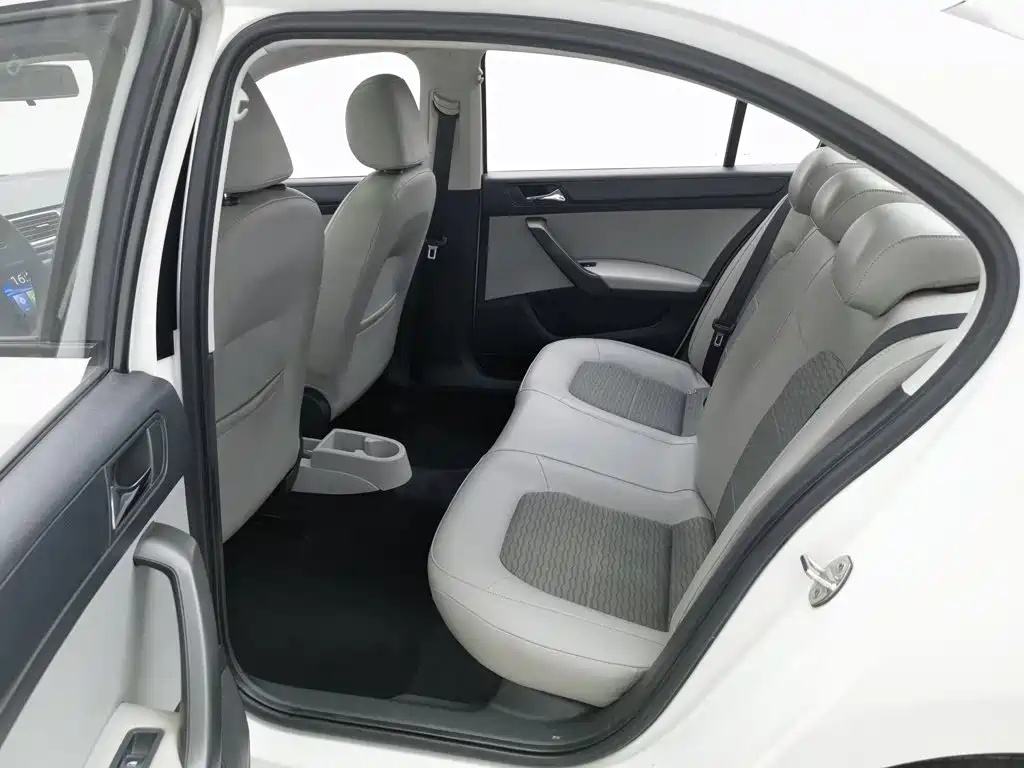Skoda Rapid — миниатюра 15
