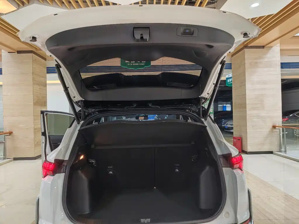 Geely Binyue — миниатюра 12