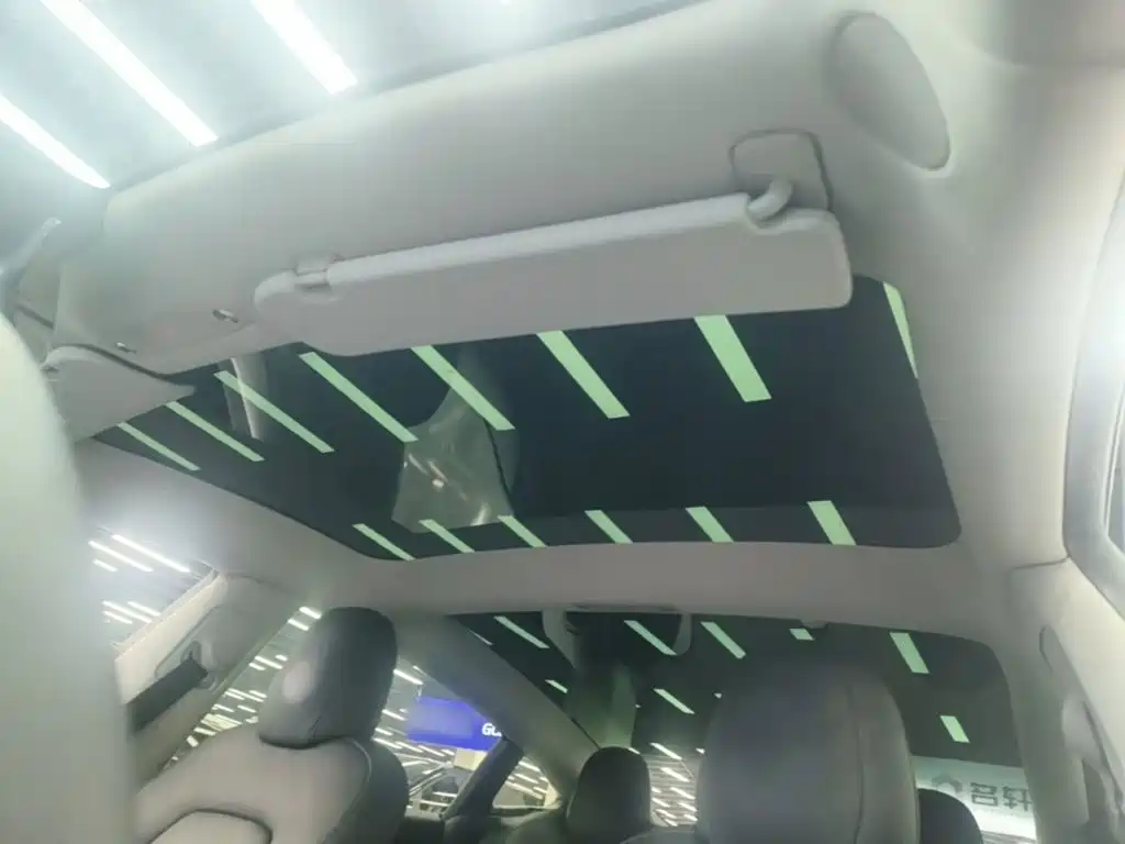 Tesla Model 3 — миниатюра 18