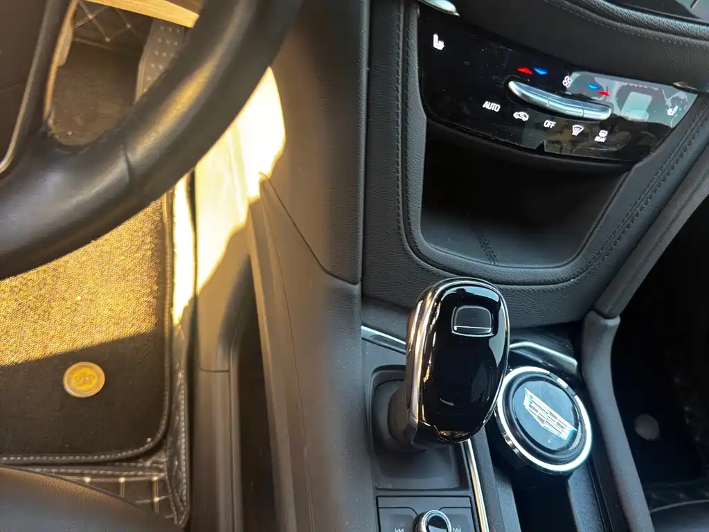 Cadillac XT5 — миниатюра 5