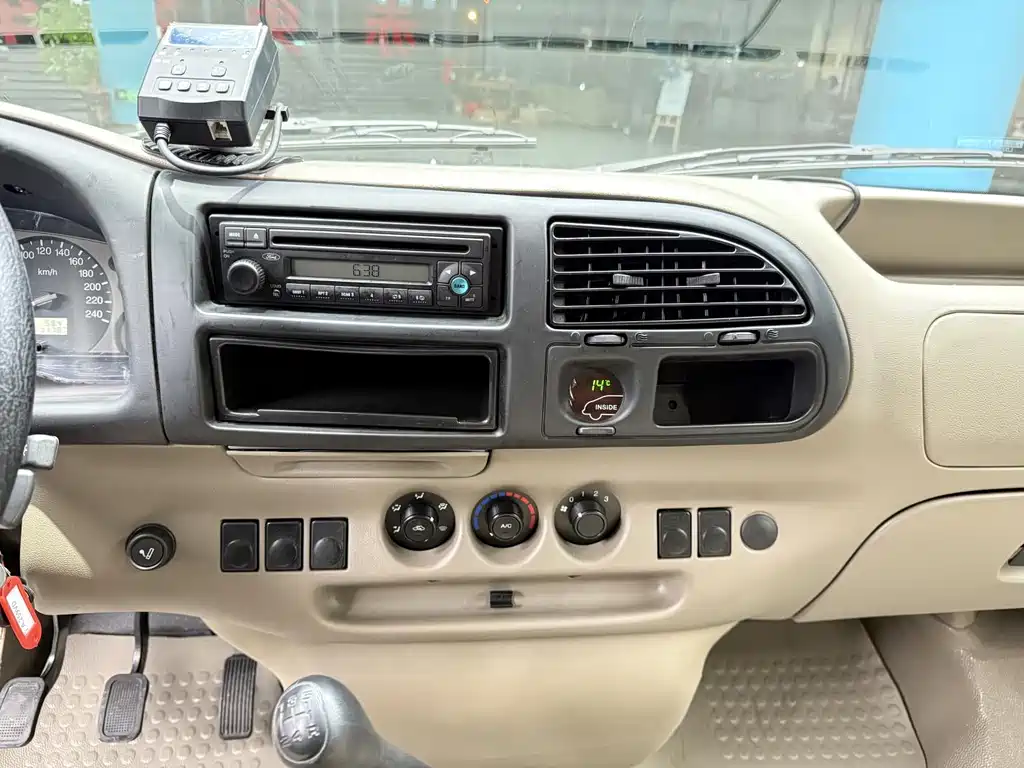 Ford Transit Classic — миниатюра 9