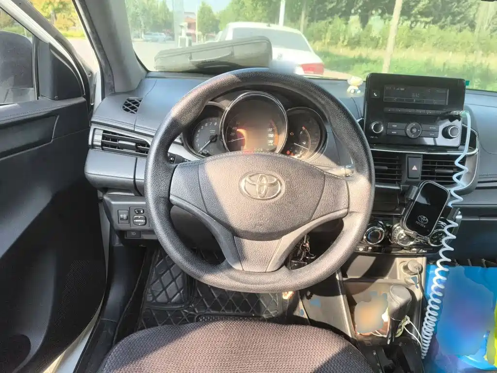 Toyota Yaris L — миниатюра 6
