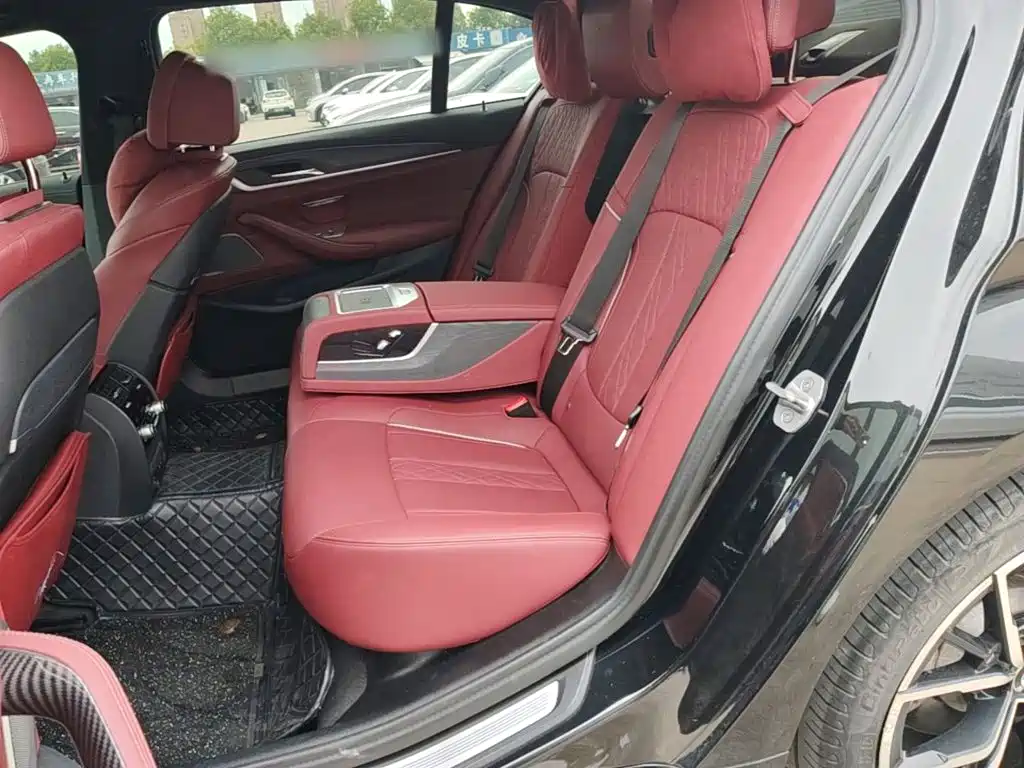 BMW 5 Series — миниатюра 17