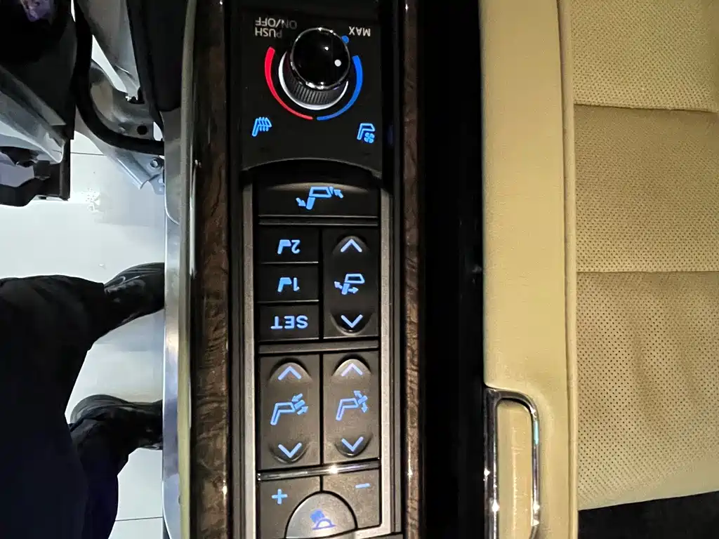 Toyota Vellfire — миниатюра 8