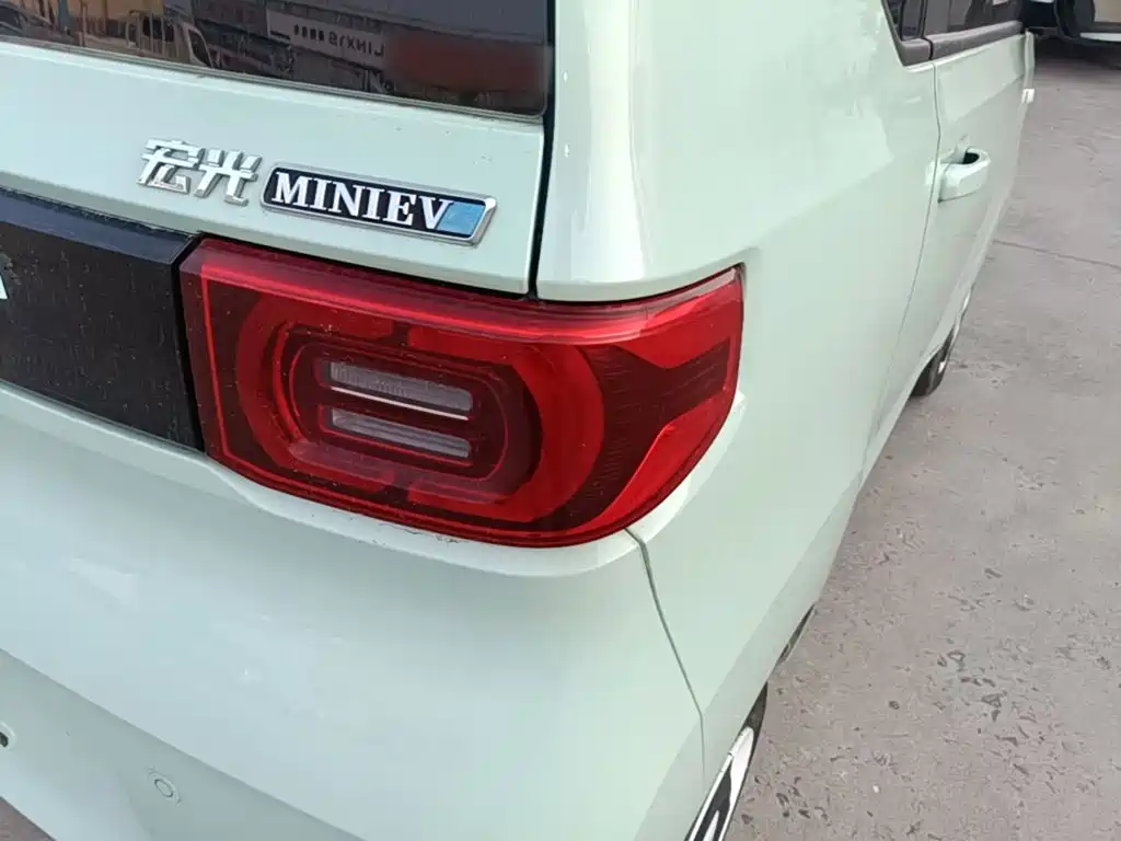 Wuling MINIEV — миниатюра 8