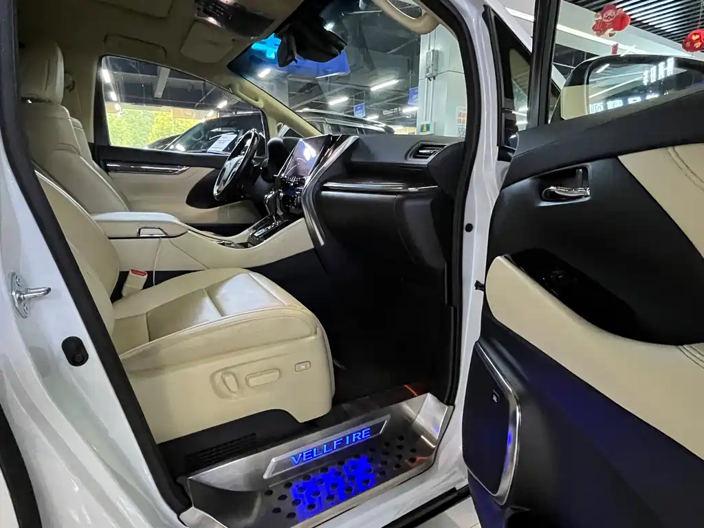 Toyota Vellfire — миниатюра 6