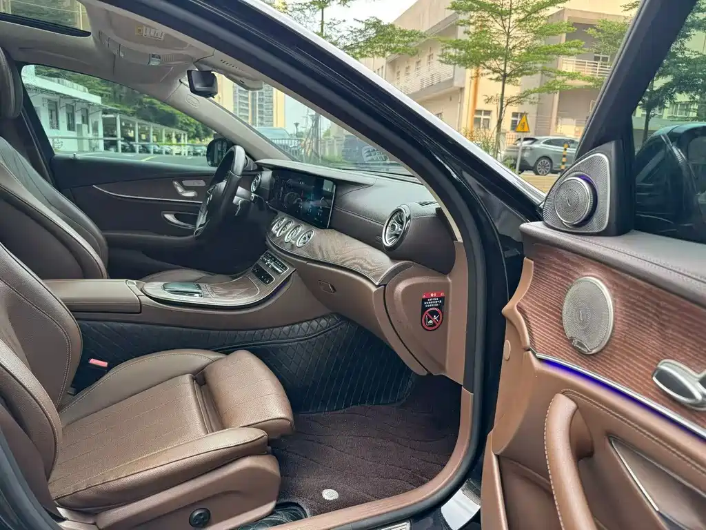 Mercedes-Benz E-Class — миниатюра 9
