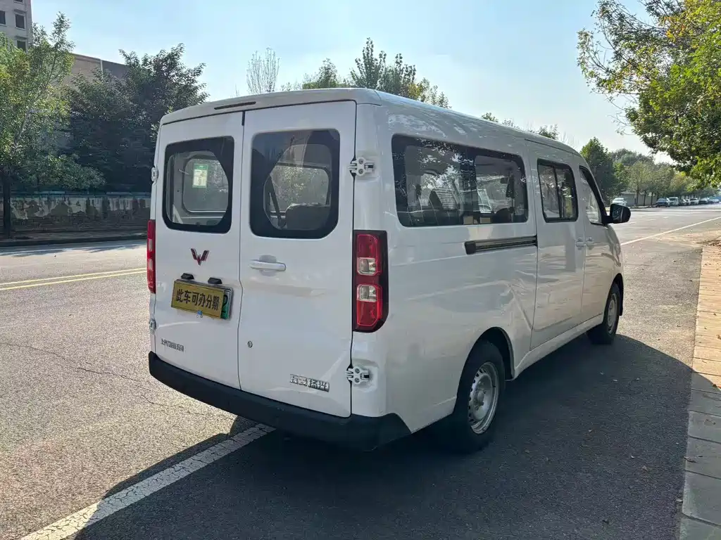 Wuling Yangguang — миниатюра 12