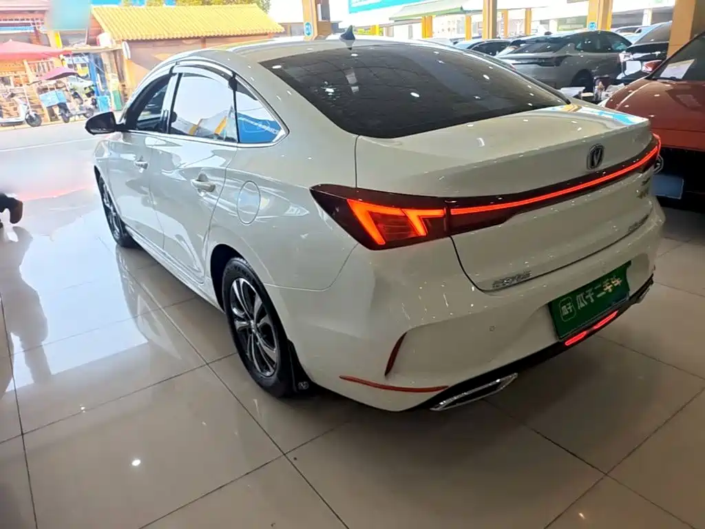 Changan Eado — миниатюра 5