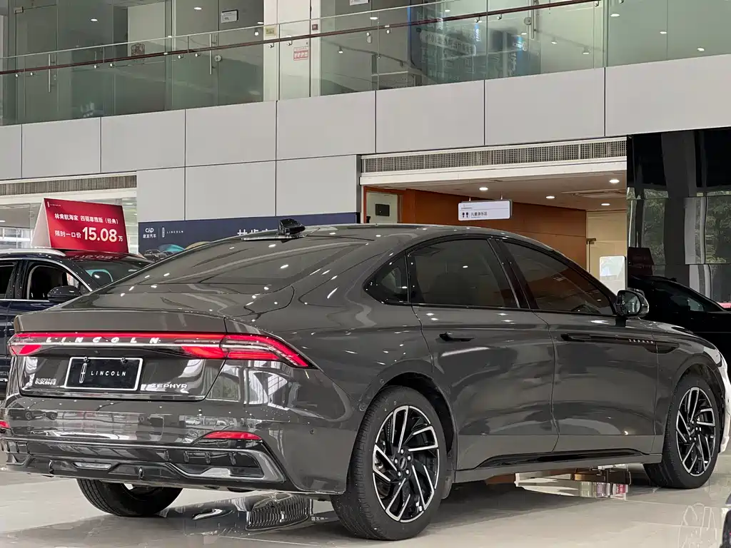 Lincoln Z 2022 i