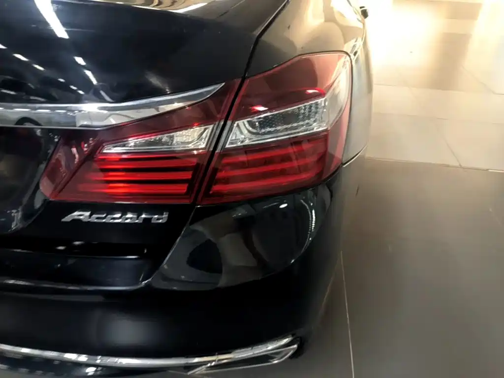 Honda Accord — миниатюра 8