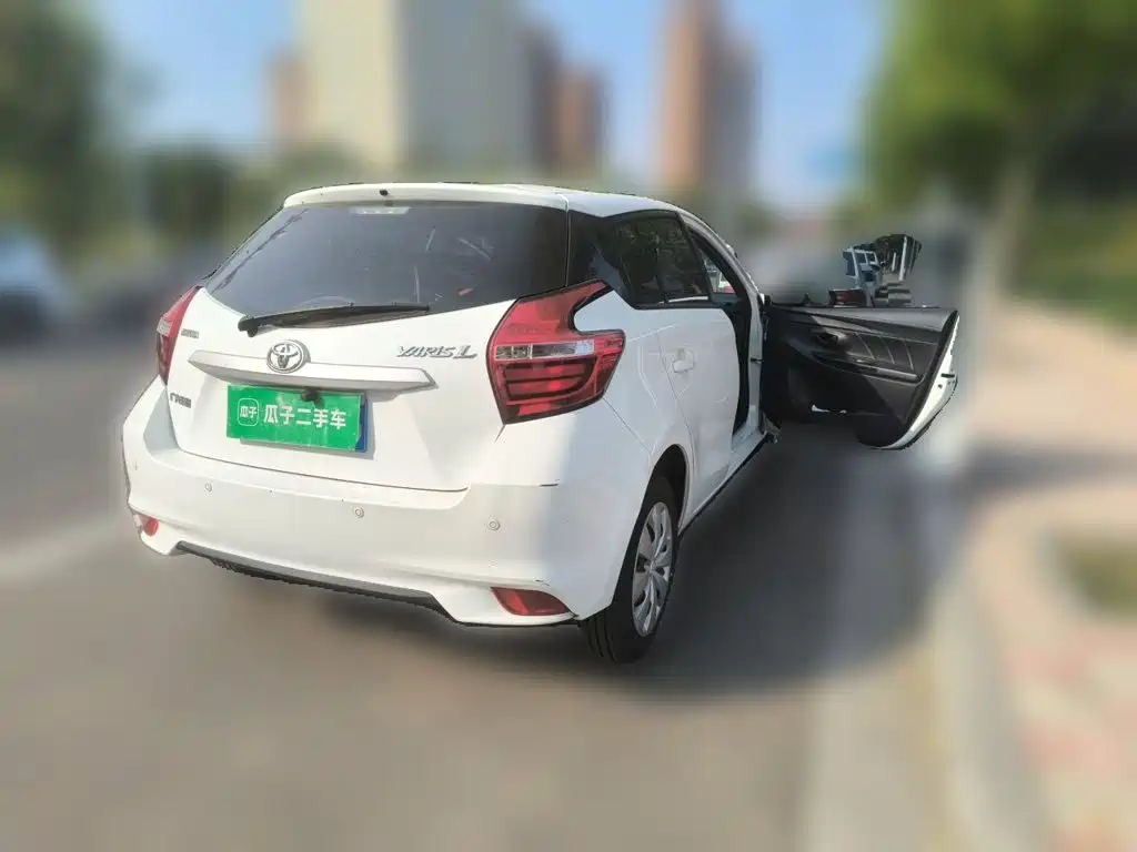 Toyota Yaris L — миниатюра 4