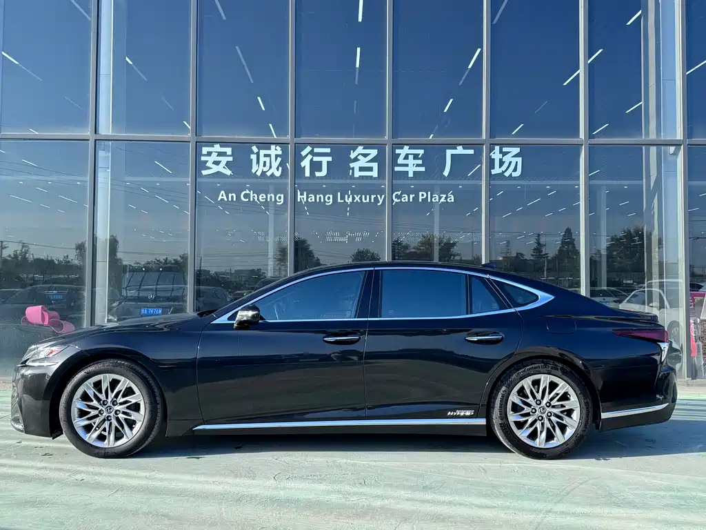 Lexus LS — миниатюра 4