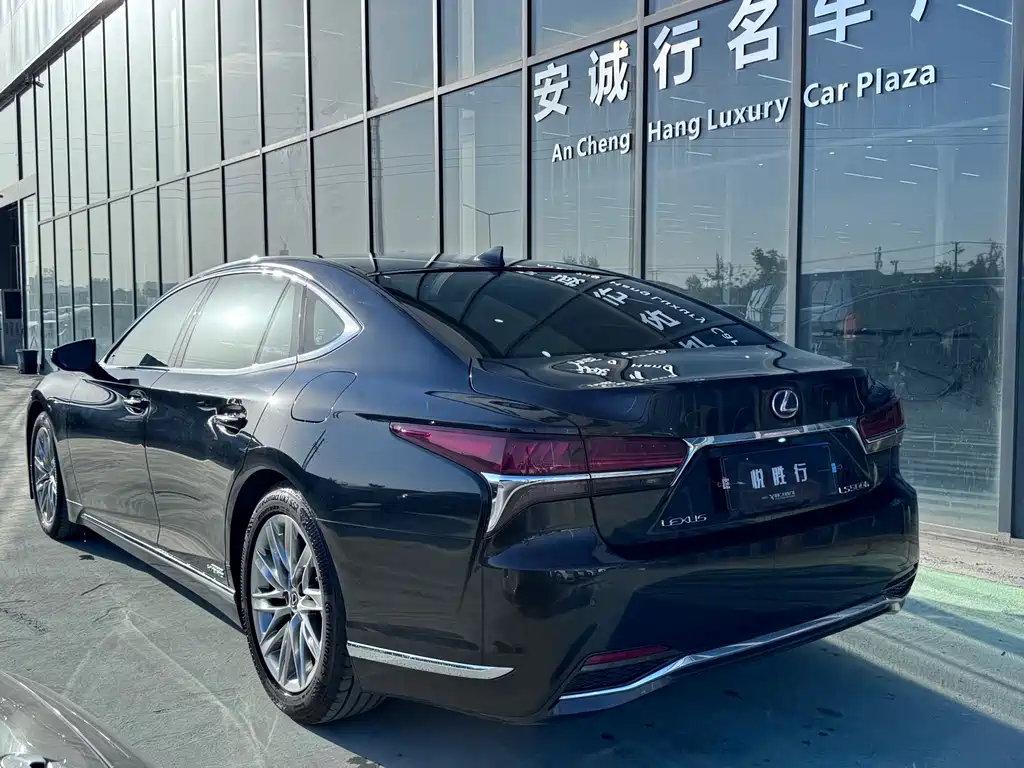 Lexus LS — миниатюра 5