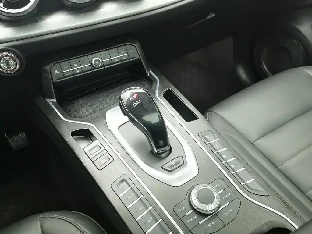 WEI PAI WEI BRAND VV5