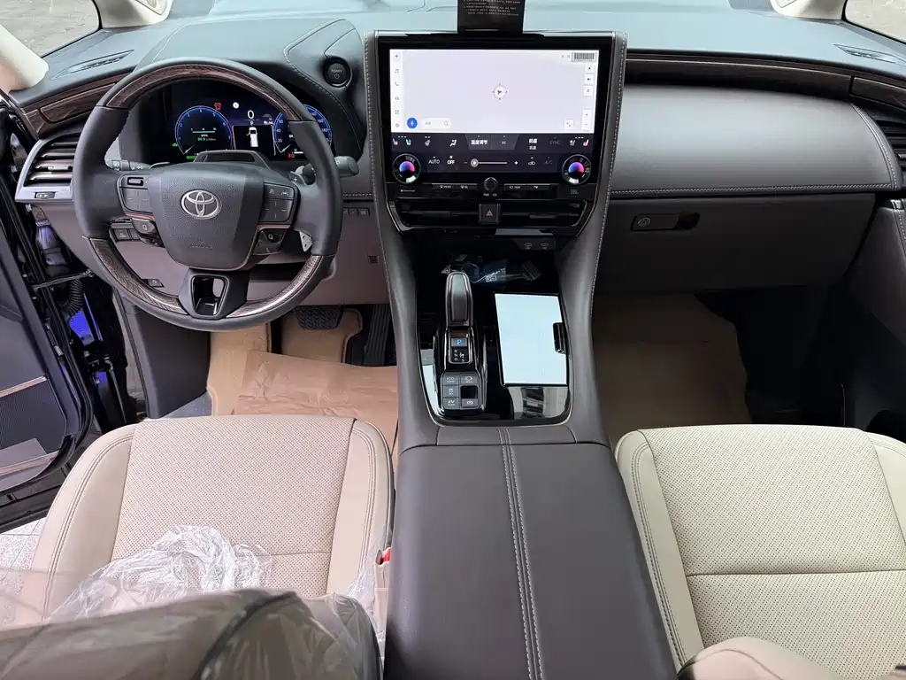 Toyota Alphard — миниатюра 15
