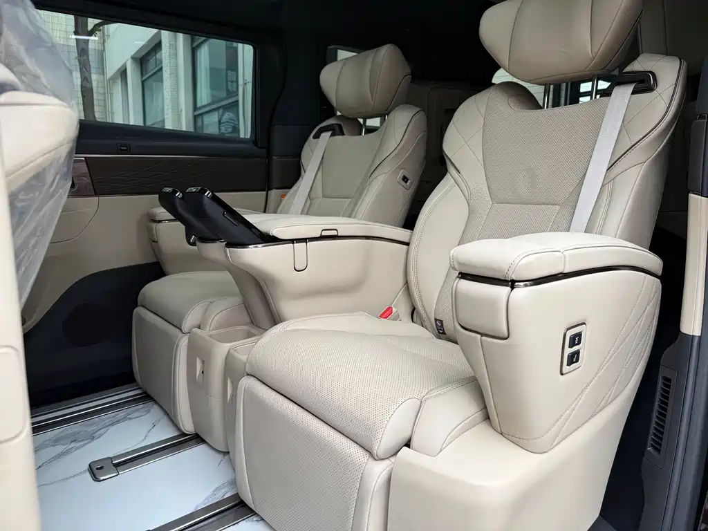 Toyota Alphard — миниатюра 23
