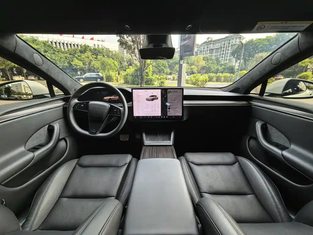 Tesla Model S — миниатюра 6