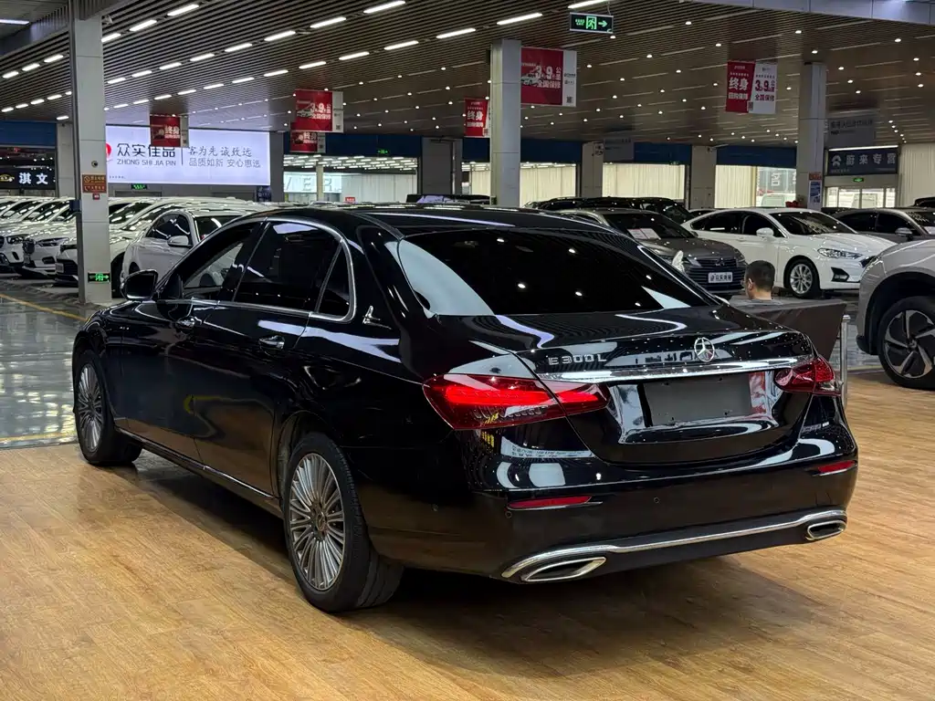 Mercedes-Benz E-Class — миниатюра 7
