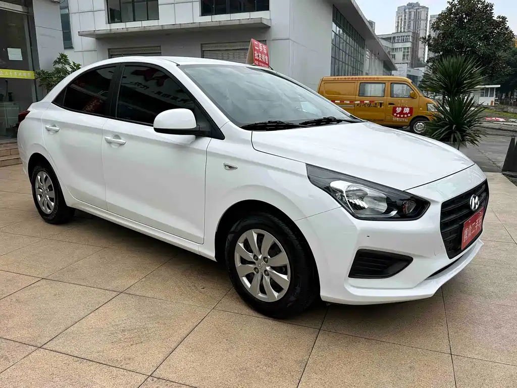HYUNDAI RENA