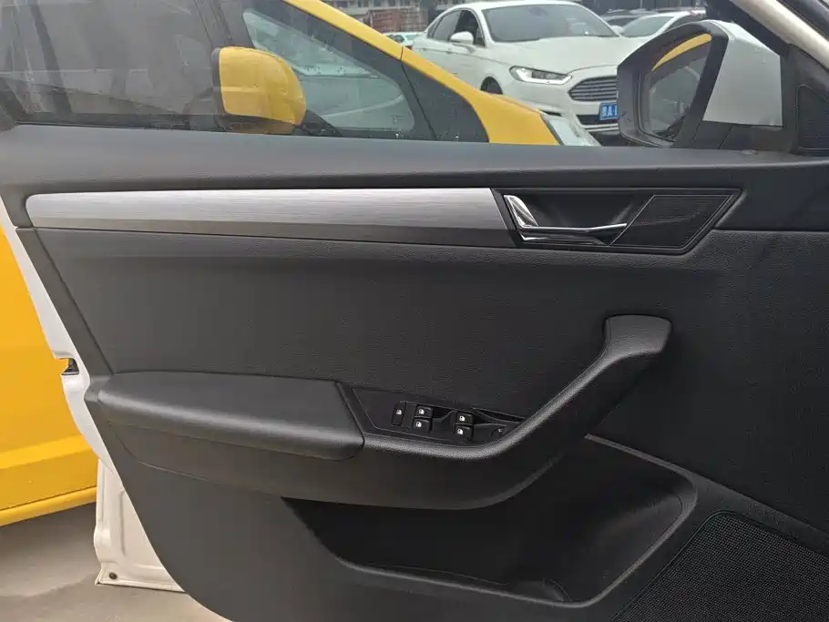 Skoda Superb — миниатюра 7