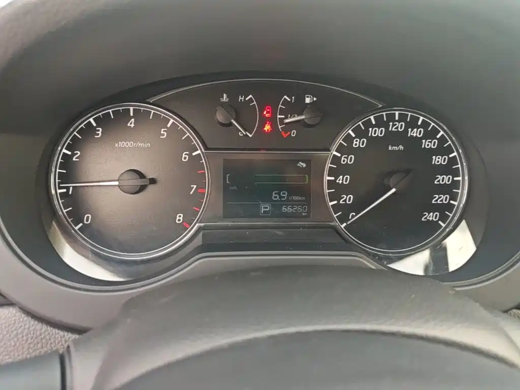 Nissan Tiida — миниатюра 12