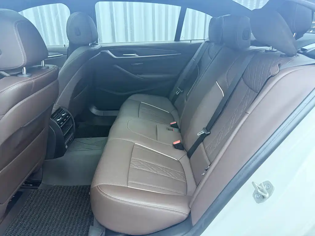 BMW 5 Series — миниатюра 18