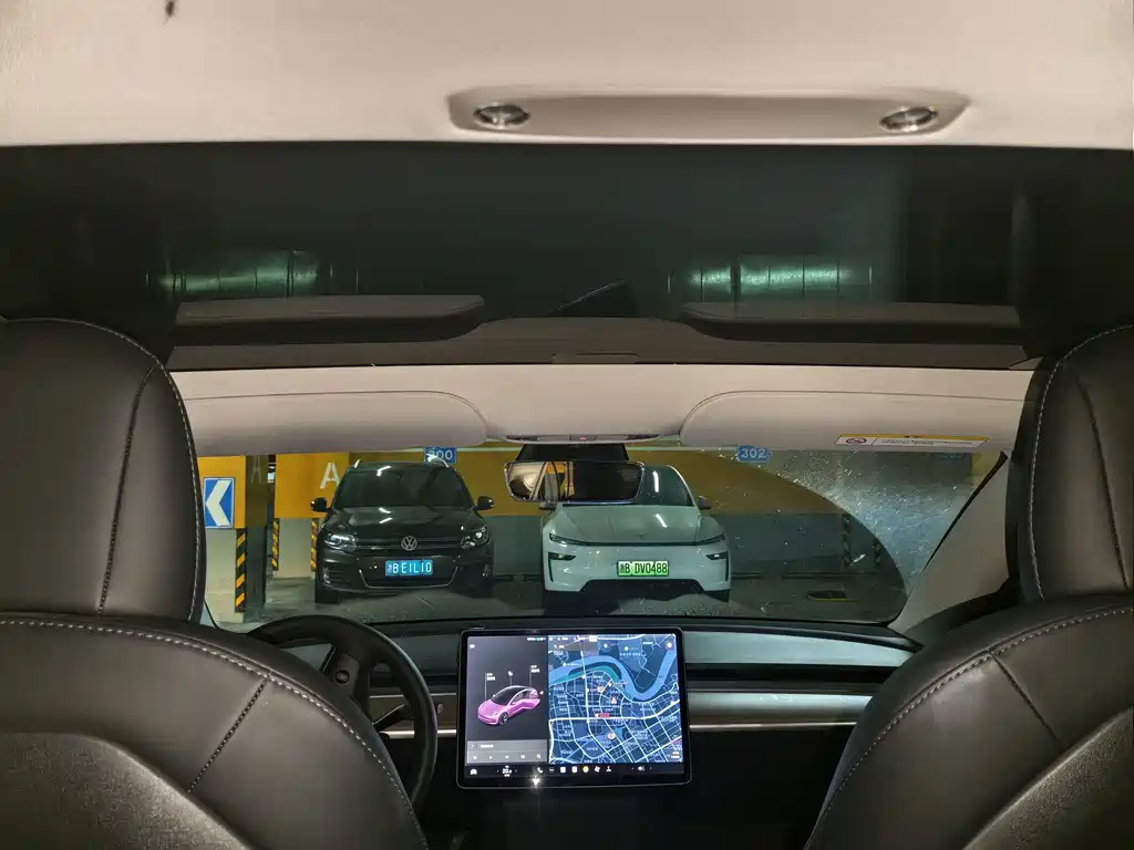 Tesla Model 3 — миниатюра 5