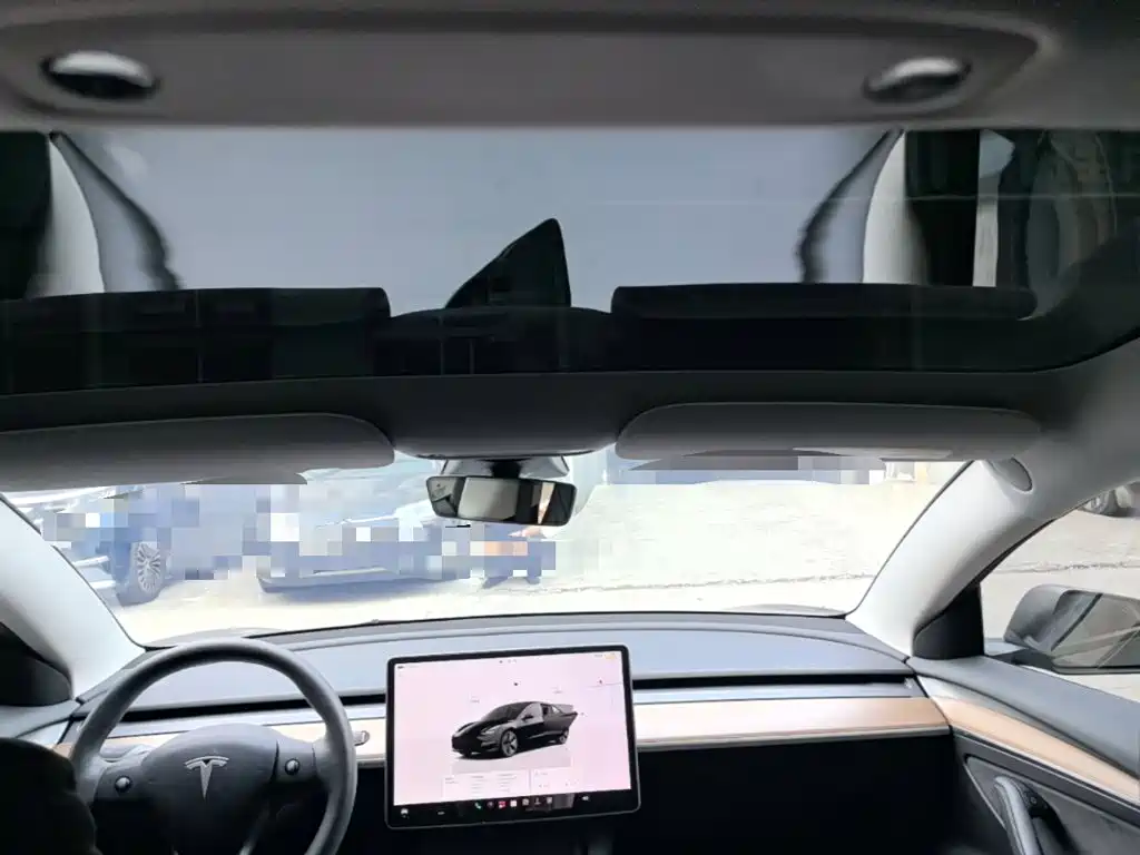 Tesla Model 3 — миниатюра 18