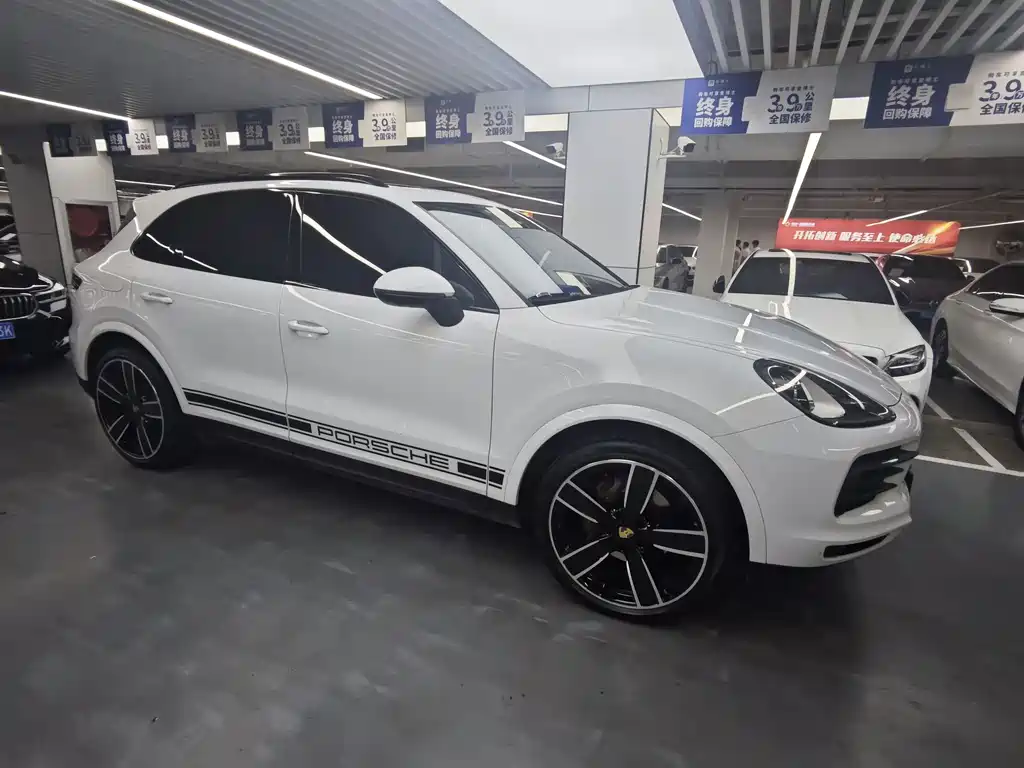 Porsche Cayenne — миниатюра 7