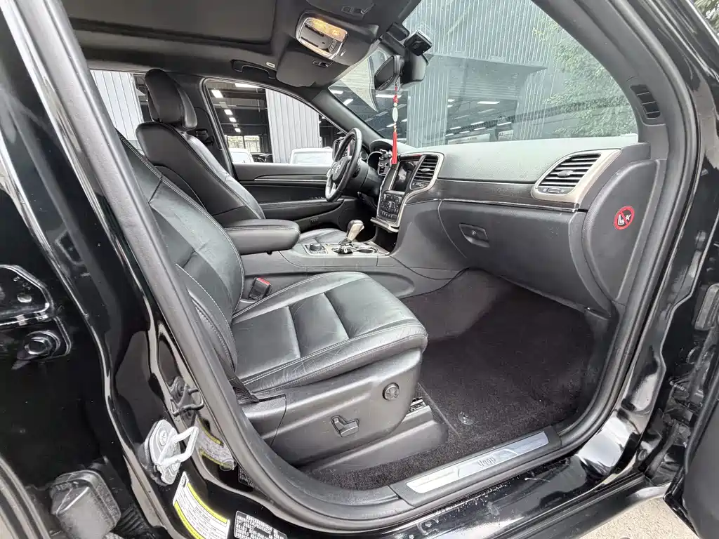 Jeep Grand Cherokee (Import) — миниатюра 6