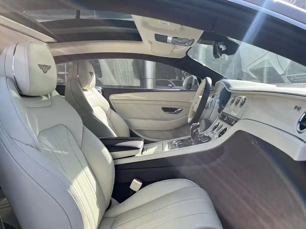 Bentley Continental PHEV 2026 GT