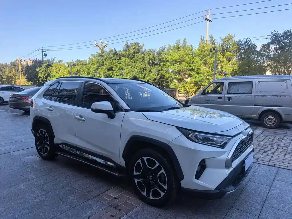 Toyota RAV4 — миниатюра 3