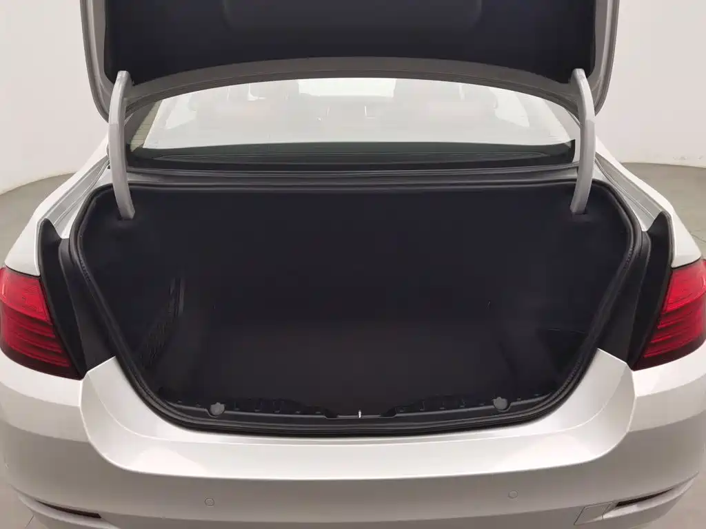 BMW 5 Series — миниатюра 16